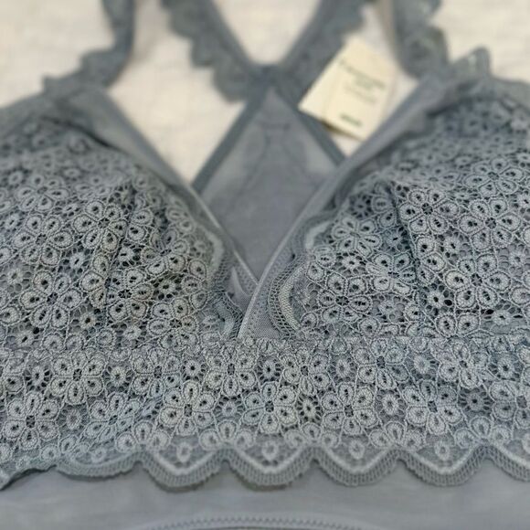 NWT Aerie Eyelet Racerback Bralette - Removable Padding - Picture 5 of 5